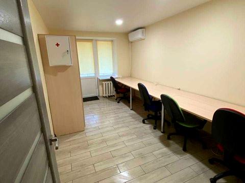 комерційна за адресою Писаржевського вул., 2