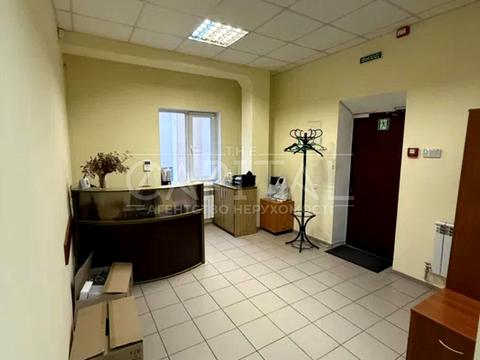 комерційна за адресою вул. Межигірська, 87