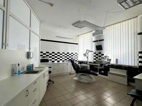 комерційна за адресою Жовтнева вул., 7