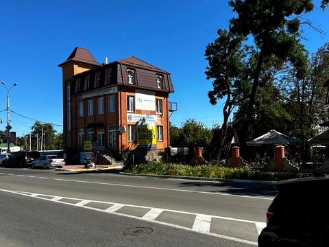 комерційна за адресою Жовтнева вул., 7