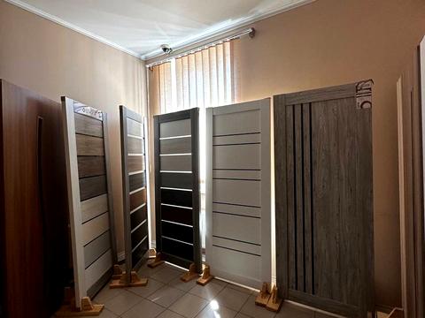 комерційна за адресою Жовтнева вул., 7