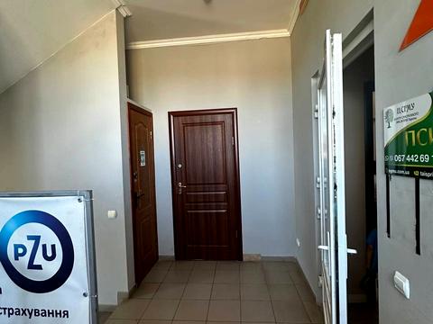 комерційна за адресою Жовтнева вул., 7