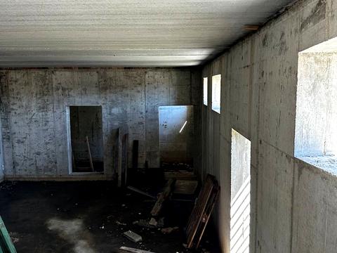 комерційна за адресою Жовтнева вул., 7