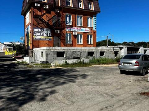 комерційна за адресою Жовтнева вул., 7