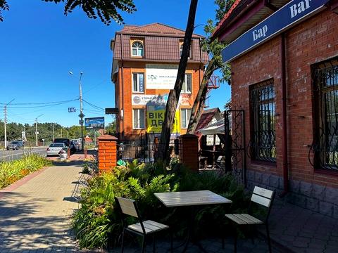 комерційна за адресою Жовтнева вул., 7