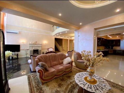 будинок за адресою Грушевського вул.