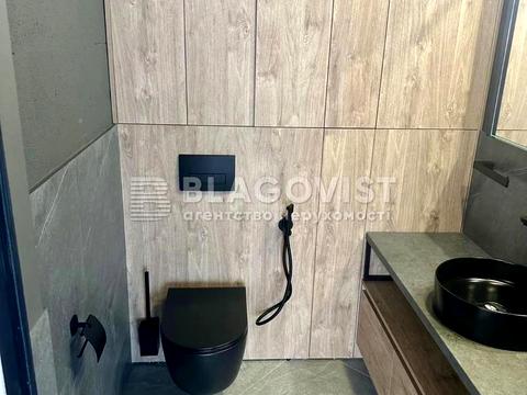 комерційна за адресою Центральна вул., 21-Б