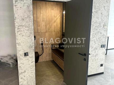 комерційна за адресою Центральна вул., 21-Б