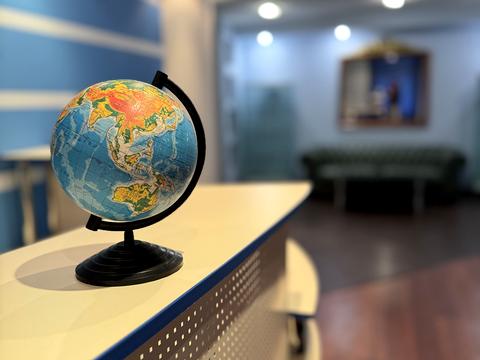 комерційна за адресою Раїси Окіпної вул., 4-А