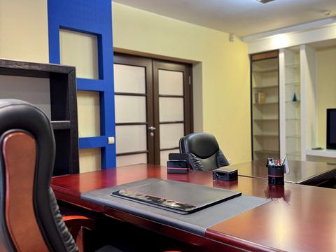 комерційна за адресою Раїси Окіпної вул., 4-А