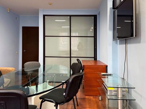 комерційна за адресою Раїси Окіпної вул., 4-А