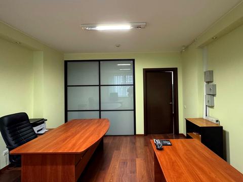 комерційна за адресою Раїси Окіпної вул., 4-А