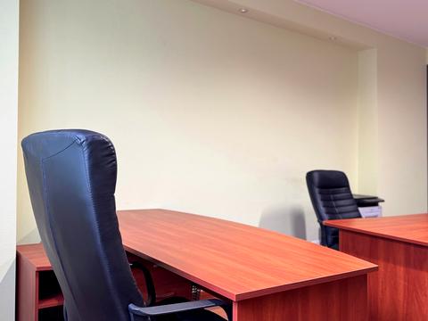 комерційна за адресою Раїси Окіпної вул., 4-А