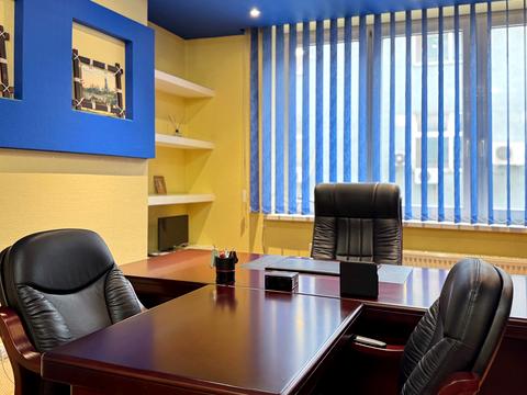 комерційна за адресою Раїси Окіпної вул., 4-А