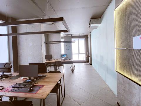 комерційна за адресою Центральна вул., 21-Б