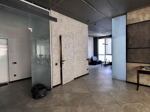 комерційна за адресою Центральна вул., 21-Б