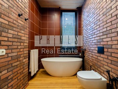 будинок за адресою Набережна вул.