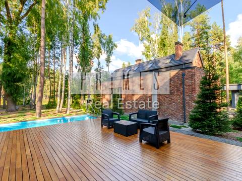 будинок за адресою Набережна вул.