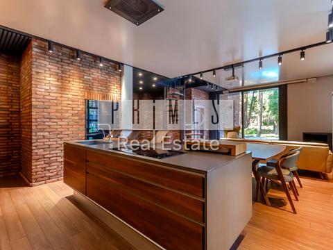 будинок за адресою Набережна вул.