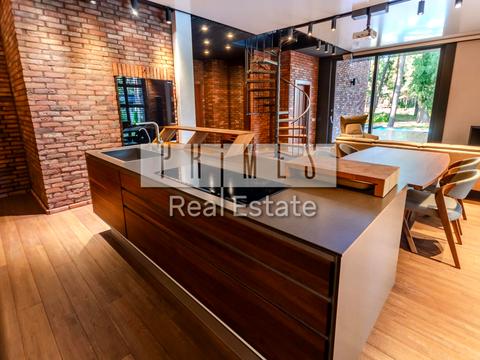 будинок за адресою Набережна вул.