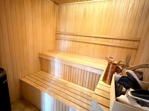 будинок за адресою Дніпровська