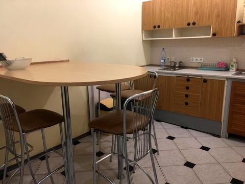 комерційна за адресою Молдовська вул. (Молдавська), 2