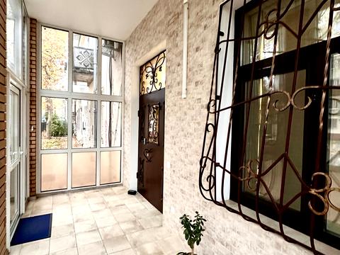 комерційна за адресою Адміральська вул., 17