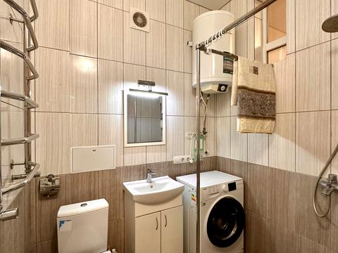 комерційна за адресою Адміральська вул., 17