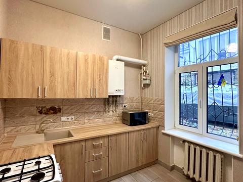 комерційна за адресою Адміральська вул., 17