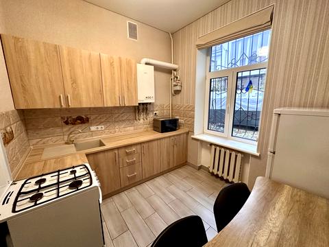 комерційна за адресою Адміральська вул., 17