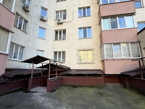 комерційна за адресою Боголюбова вул., 12