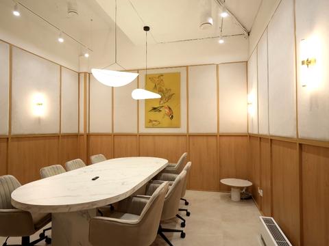 комерційна за адресою Буслівська вул., 12