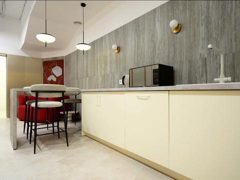 комерційна за адресою Буслівська вул., 12