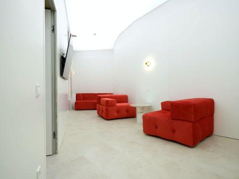 комерційна за адресою Буслівська вул., 12