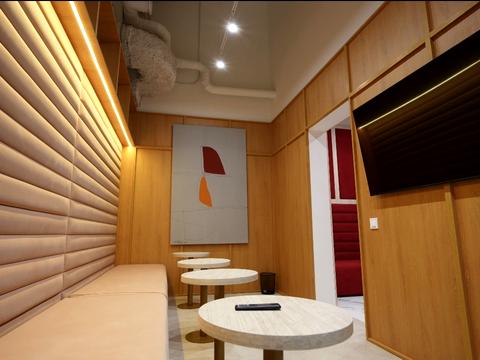 комерційна за адресою Буслівська вул., 12