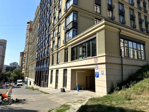 комерційна за адресою Річкова вул., 4