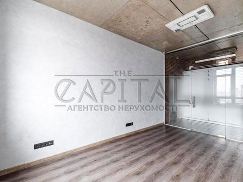 комерційна за адресою Жилянська вул., 68