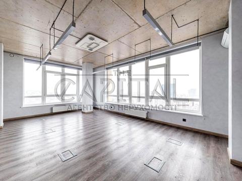 комерційна за адресою Жилянська вул., 68