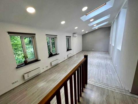 комерційна за адресою Редутна вул., 58