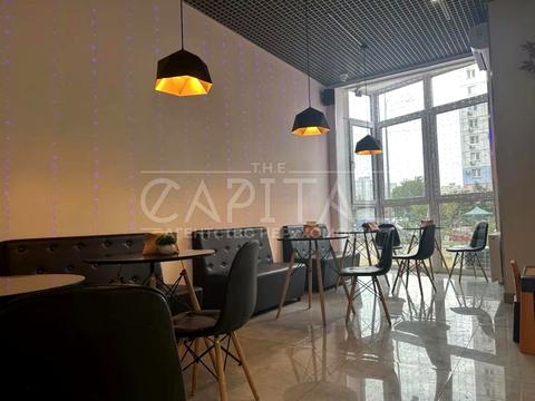 комерційна за адресою Драгоманова вул., 2