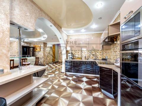 квартира по адресу Александра Мишуги ул., 2