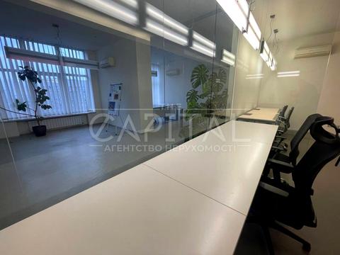 комерційна за адресою Саксаганського вул., 121