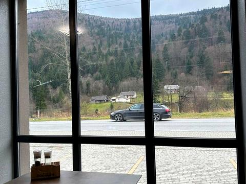 коммерческая по адресу с. Микуличин, Грушевского ул., 150