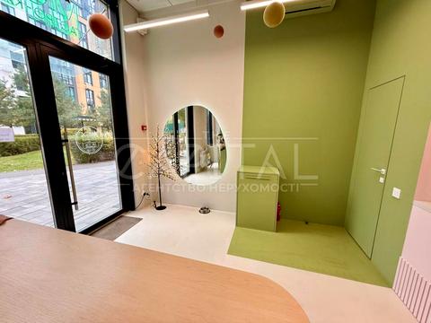 комерційна за адресою Салютна вул., 2к10