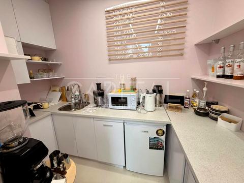 комерційна за адресою Салютна вул., 2к10