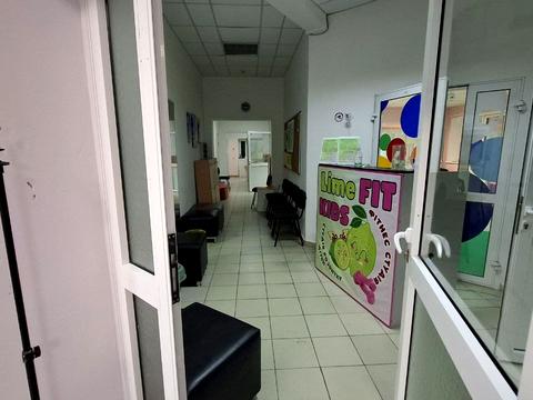 комерційна за адресою Майдан Озерний вул. (Боброва), 3