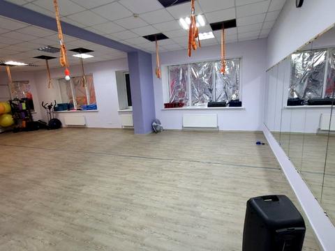 комерційна за адресою Майдан Озерний вул. (Боброва), 3