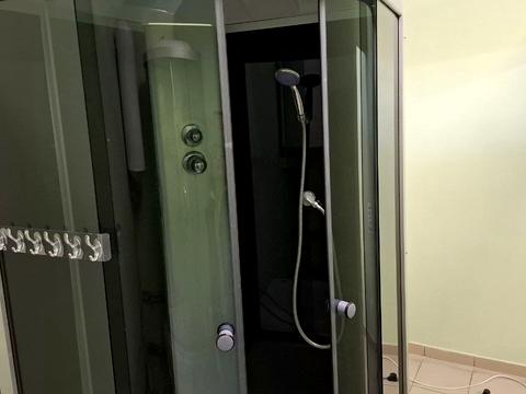 комерційна за адресою Майдан Озерний вул. (Боброва), 3