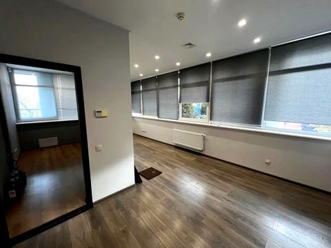 комерційна за адресою Лесі Українки бульв., 23