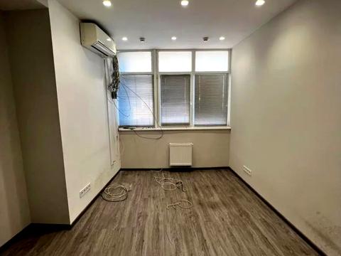 комерційна за адресою Лесі Українки бульв., 23